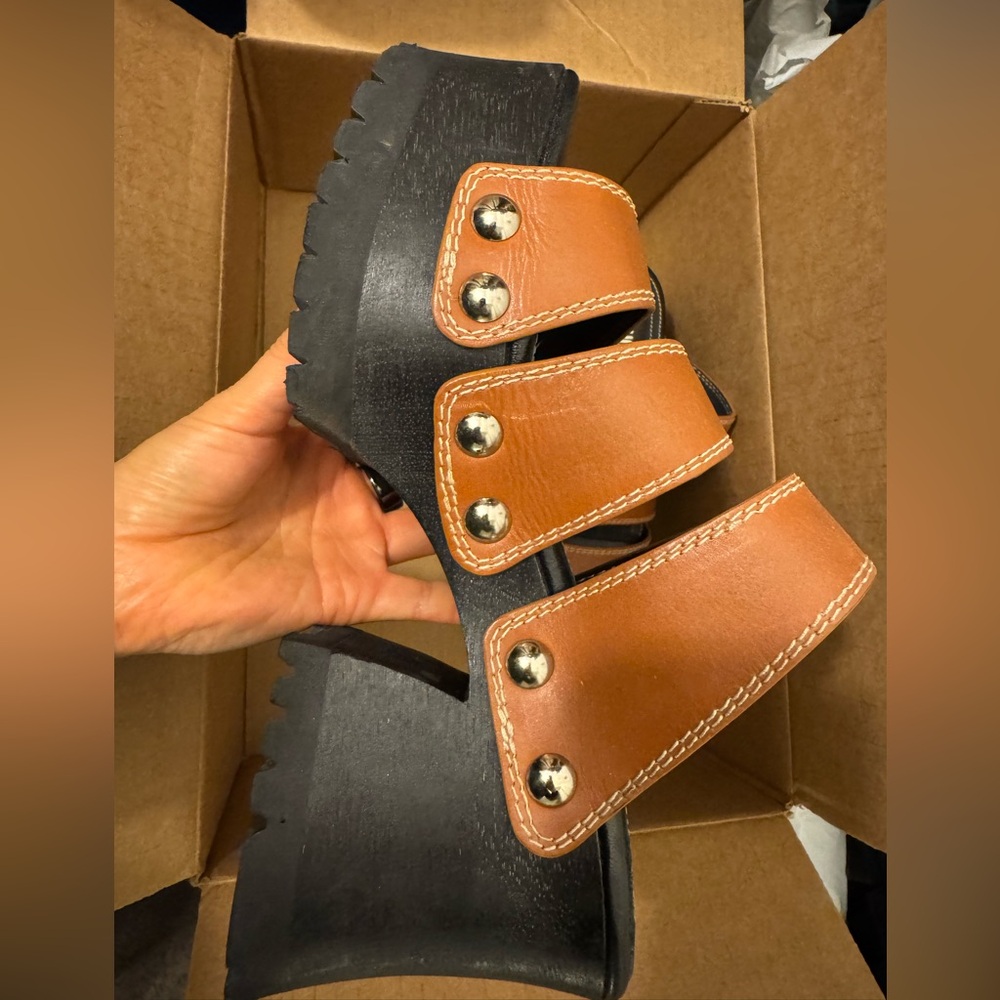 Labucq Slog Tan (39) - Like new, sample size shoe - Picture 11 of 14